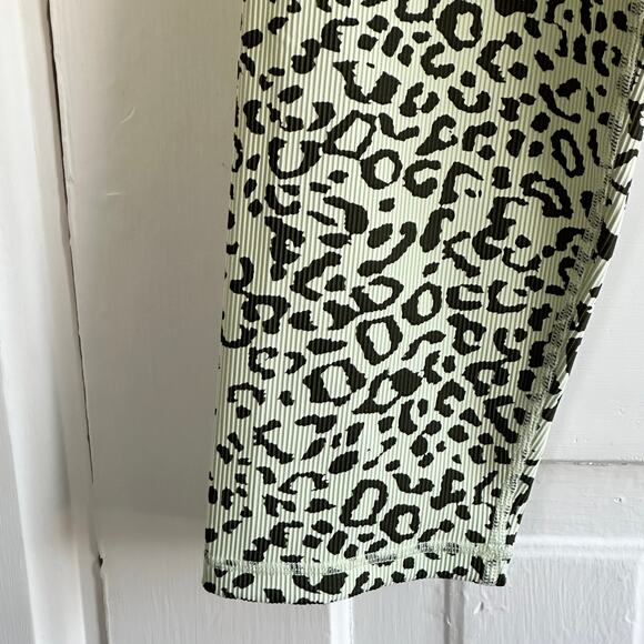Zyia Active Green Leopard Reve Hi-Rise 7/8 Leggings - Picture 5 of 8